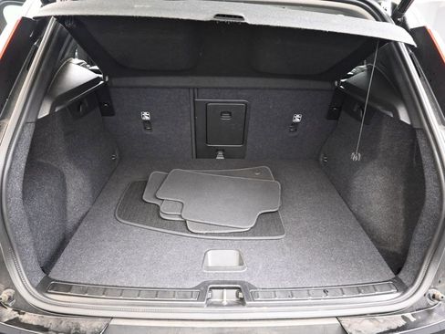 Certified 2025 Volvo XC40 B5 Core image 19