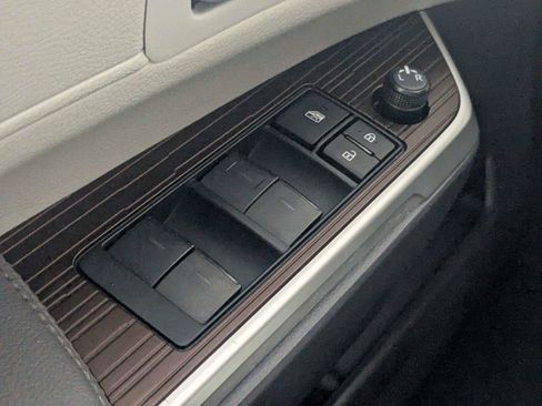 Certified 2024 Toyota Sienna XLE FWD image 17