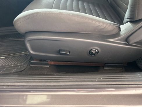 Used 2014 Dodge Challenger SXT image 38