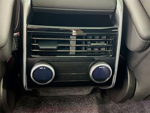 Used 2023 Land Rover Range Rover SE image 27