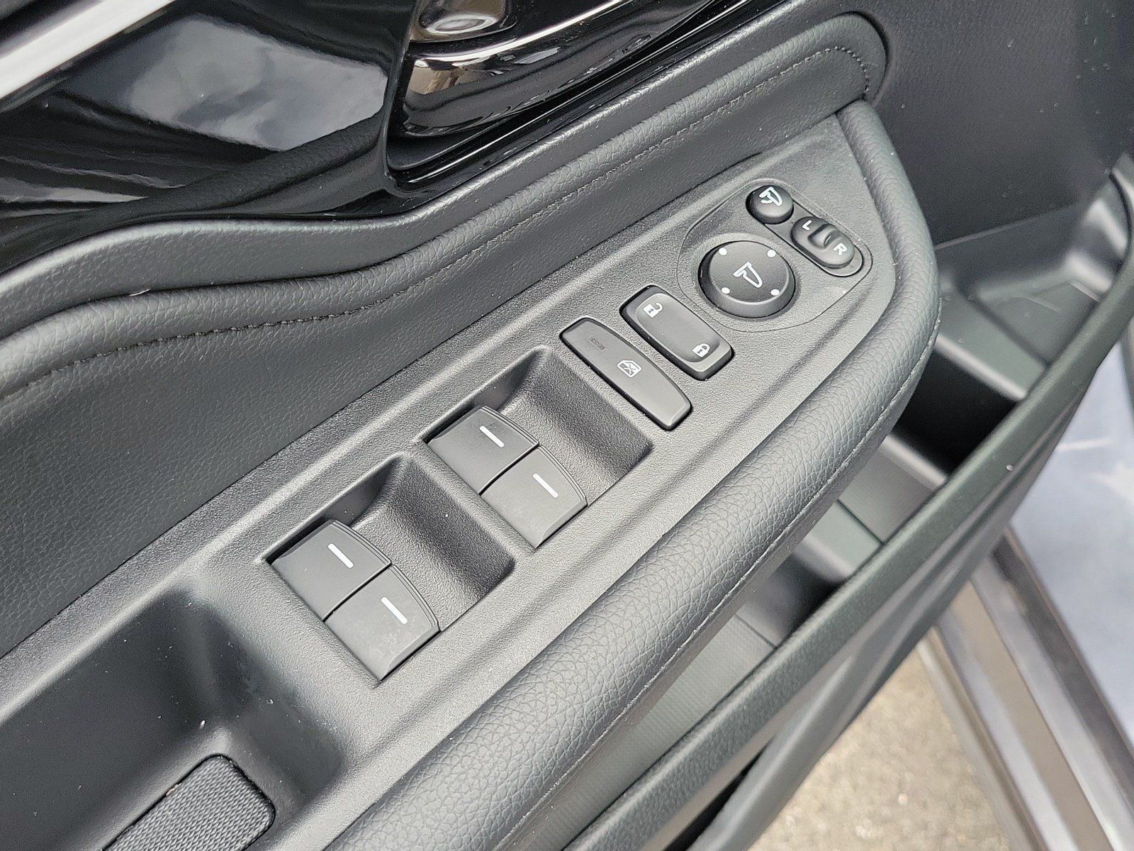 Used 2025 Honda Odyssey Elite image 14