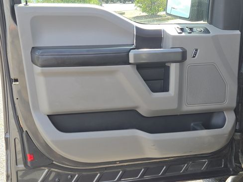 Used 2017 Ford F150 XLT w/ Trailer Tow Package image 15