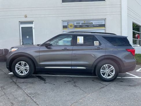 Used 2020 Ford Explorer XLT w/ Equipment Group 202A AWD/4WD image 2