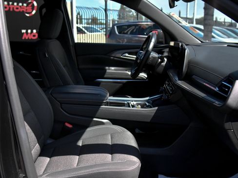 Used 2024 Chevrolet Traverse LT FWD image 56