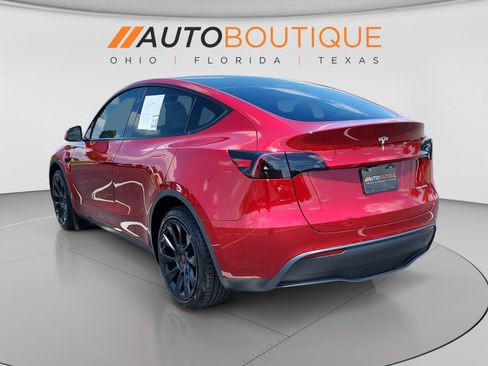 Used 2024 Tesla Model Y Long Range AWD/4WD image 3