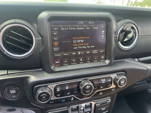 Used 2022 Jeep Wrangler Unlimited Sahara w/ Cold Weather Group image 21