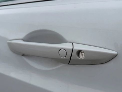 Used 2016 Acura TLX w/ Technology Package FWD image 8