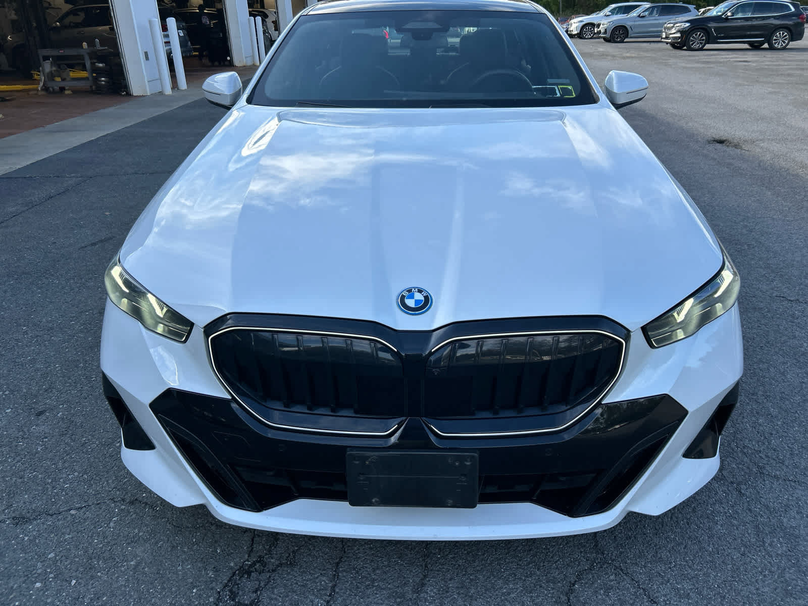Used 2026 BMW 550e xDrive w/ Executive Package AWD/4WD image 8