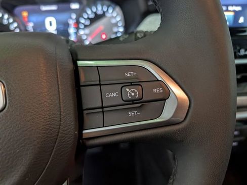 Used 2025 Jeep Compass Latitude AWD/4WD image 17