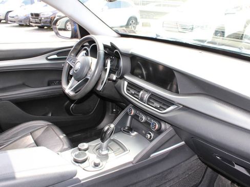 Used 2018 Alfa Romeo Stelvio Sport w/ Quick Order Package 22J Sport AWD/4WD image 12