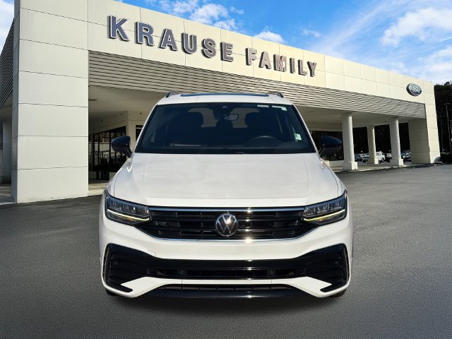 Used 2023 Volkswagen Tiguan SE R-Line FWD image 2