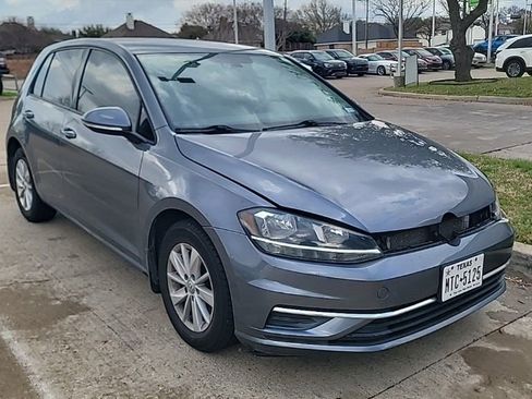 Used 2018 Volkswagen Golf S image 1