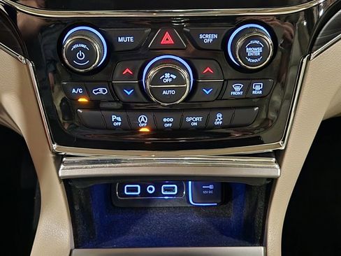 Used 2022 Jeep Grand Cherokee Limited w/ Tech Group RWD image 39