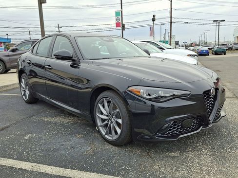 New 2025 Alfa Romeo Giulia AWD image 3