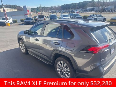 Used 2023 Toyota RAV4 XLE Premium image 21