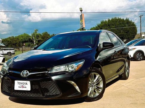 Used 2017 Toyota Camry SE FWD image 12