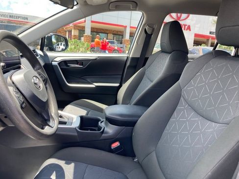 Used 2025 Toyota RAV4 XLE FWD image 9