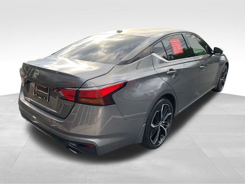 Used 2024 Nissan Altima 2.5 SR w/ SR Premium Package FWD image 6