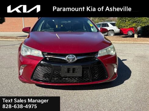 Used 2015 Toyota Camry SE image 2