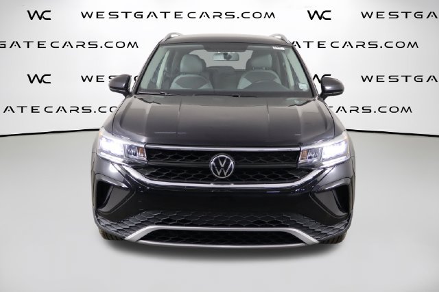 Used 2022 Volkswagen Taos SE FWD image 2