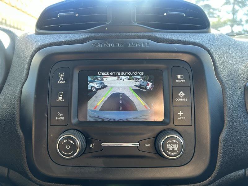 Used 2017 Jeep Renegade Latitude AWD/4WD image 16