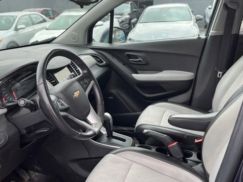 Used 2018 Chevrolet Trax LT w/ Sun & Sound Package image 15
