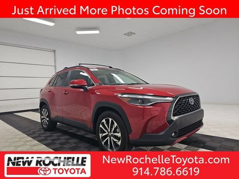 Used 2024 Toyota Corolla Cross XLE w/ Convenience Package AWD/4WD image 1