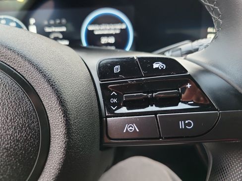 Certified 2025 Hyundai Elantra SEL image 8