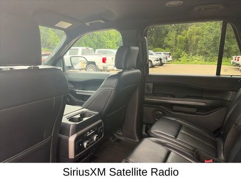 Used 2019 Ford Expedition XLT w/ Equipment Group 202A AWD/4WD image 12