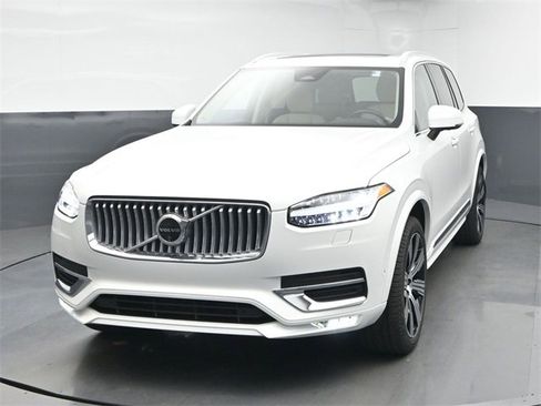 Used 2024 Volvo XC90 B5 Plus w/ Protection Package Premier image 3