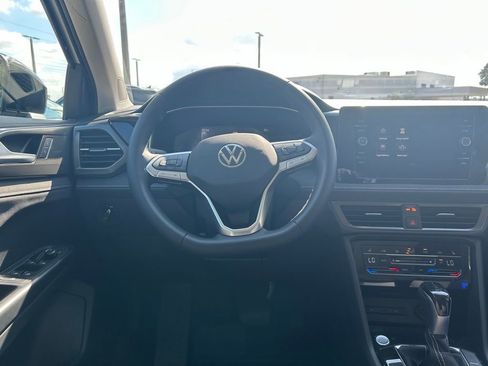 New 2026 Volkswagen Taos SE image 40