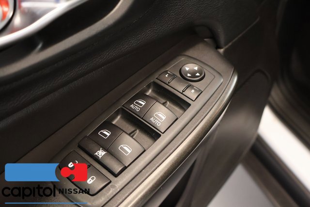 Used 2020 Jeep Cherokee Trailhawk w/ Cold Weather Group AWD/4WD image 10