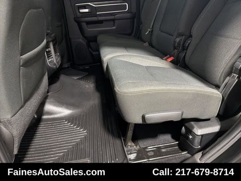 Used 2019 RAM 2500 Big Horn w/ Black Appearance Package image 39