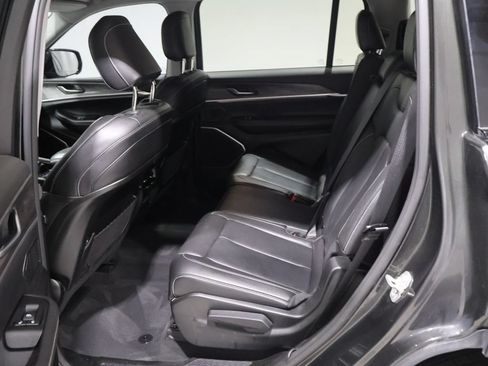 Used 2022 Jeep Grand Cherokee L Limited AWD/4WD image 18