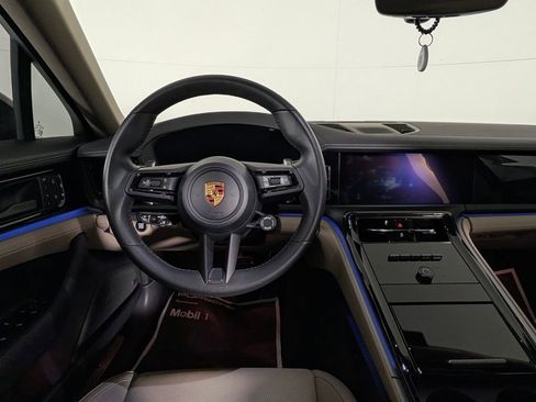 Certified 2025 Porsche Panamera image 21