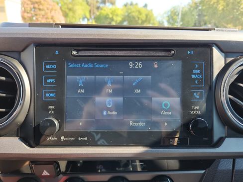Used 2018 Toyota Tacoma TRD Sport w/ Technology Package AWD/4WD image 12