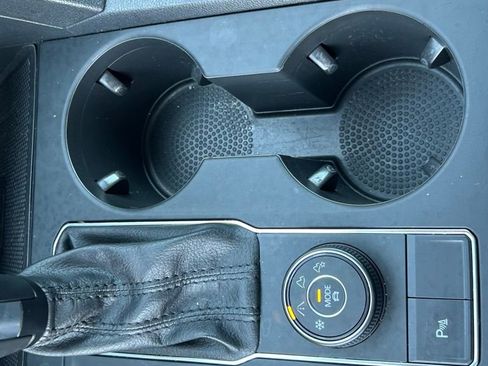 Used 2020 Volkswagen Atlas Cross Sport SE w/ Towing Package image 41