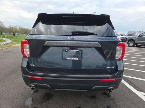 Used 2022 Ford Explorer XLT w/ Equipment Group 202A AWD/4WD image 9