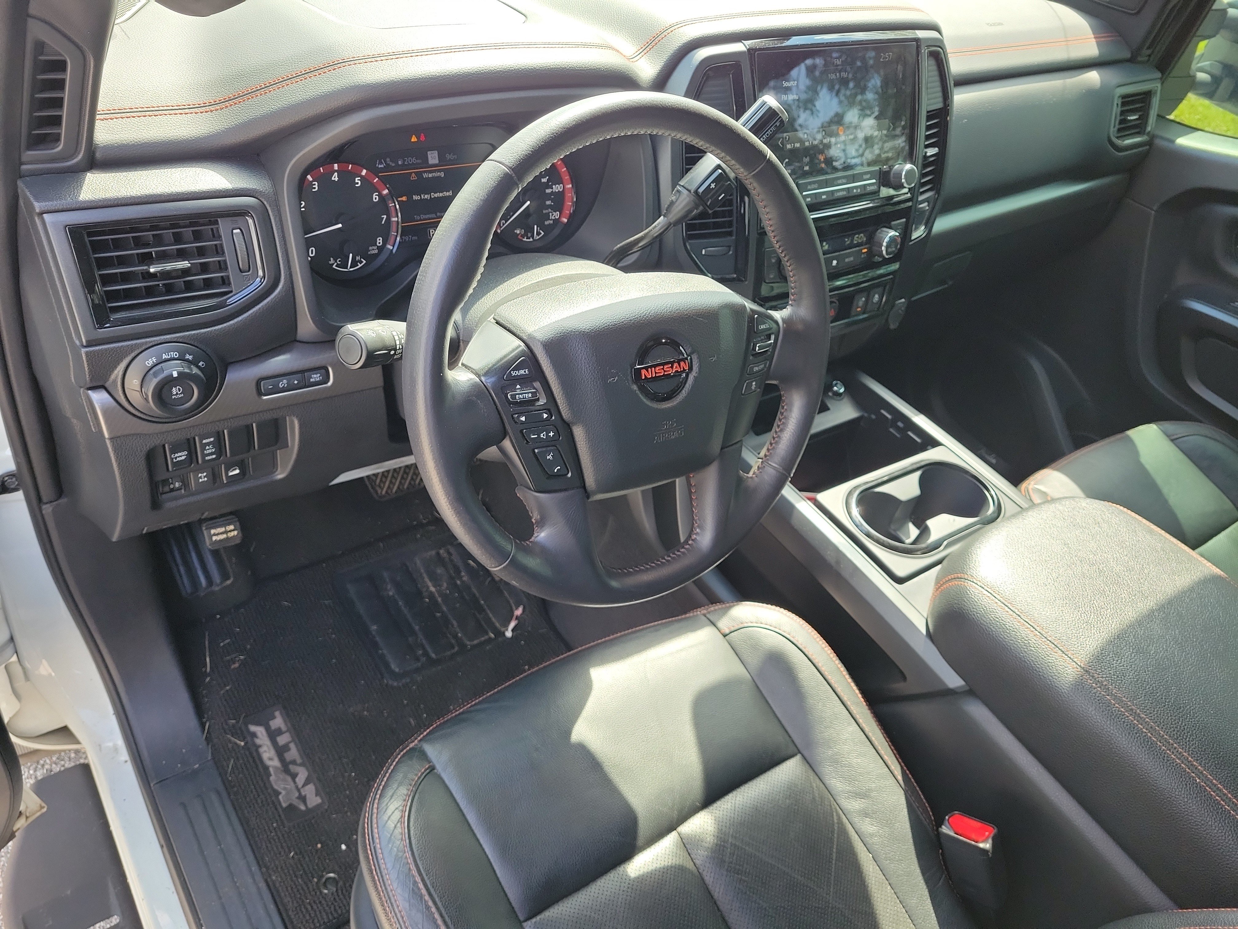 Used 2021 Nissan Titan PRO-4X w/ Pro-4x Convenience Package AWD/4WD image 12