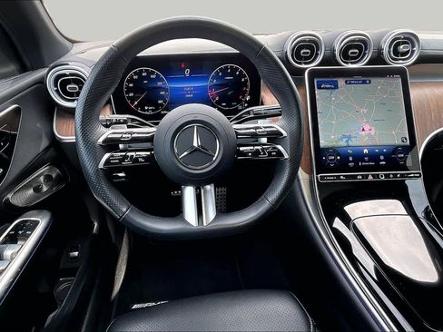 Used 2025 Mercedes-Benz GLC 300 4MATIC image 6