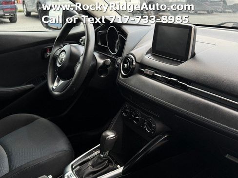 Used 2017 Toyota Yaris iA FWD image 11