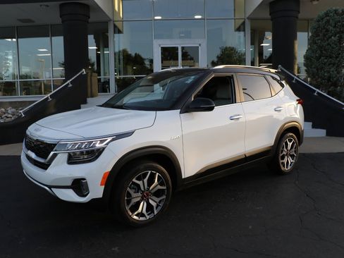 Used 2023 Kia Seltos SX AWD/4WD image 1