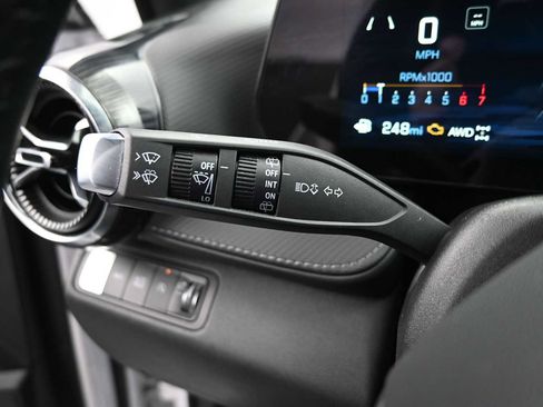Used 2025 Chevrolet Equinox LT AWD/4WD image 13