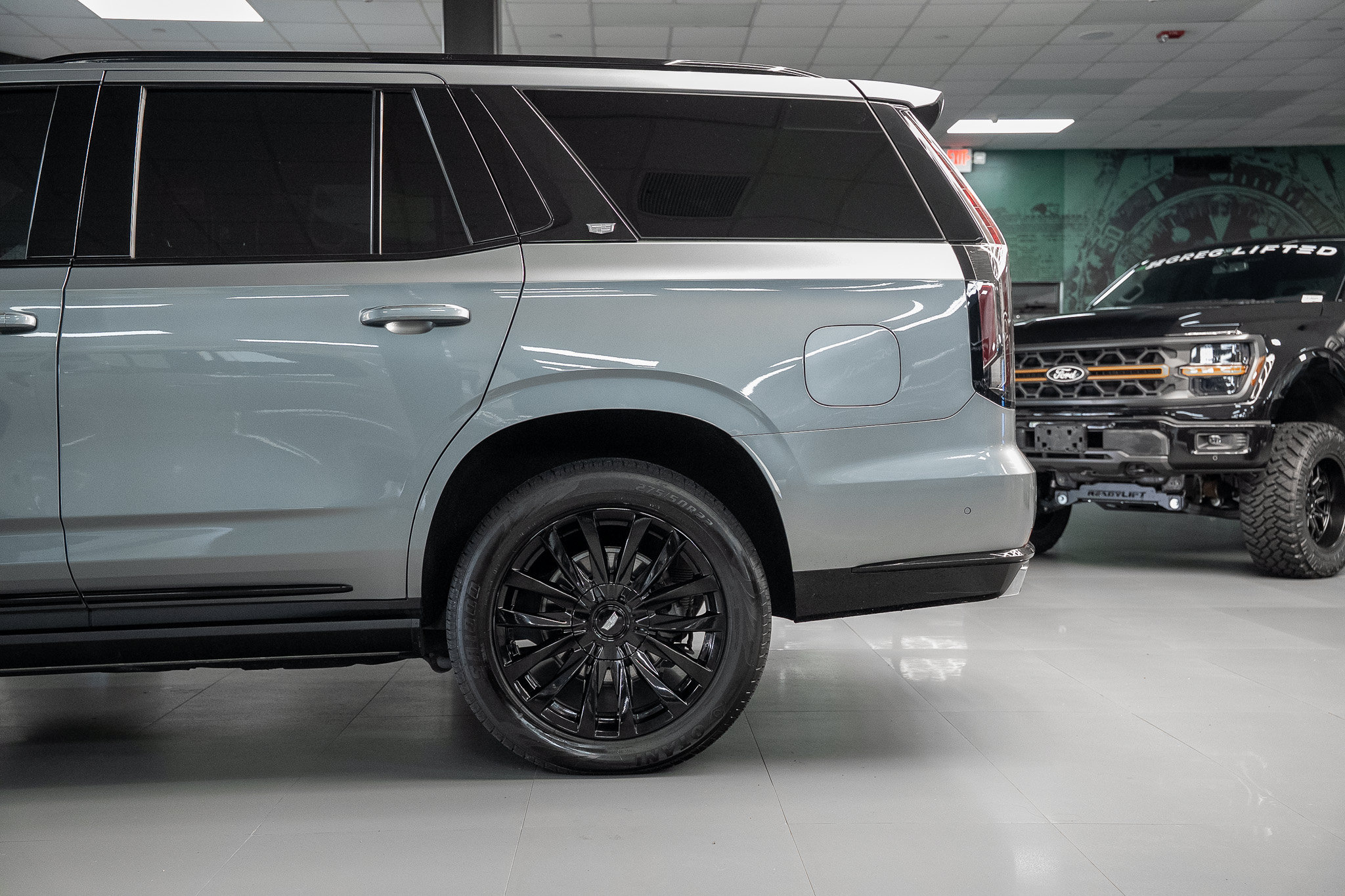 Used 2023 Cadillac Escalade Premium Luxury w/ Performance Package AWD/4WD image 16