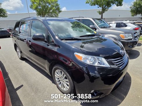 Used 2016 Toyota Sienna XLE FWD image 2