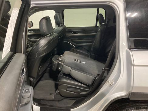 Used 2022 Jeep Grand Cherokee L Limited image 21