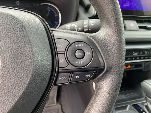 Used 2025 Toyota RAV4 XLE image 30