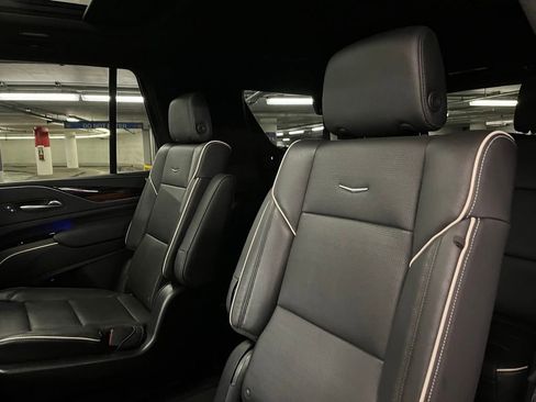 Used 2022 Cadillac Escalade Premium Luxury w/ LPO, Illumination Package image 20