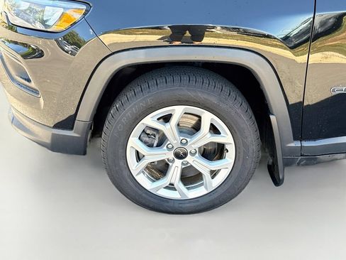 Used 2025 Jeep Compass Latitude AWD/4WD image 32