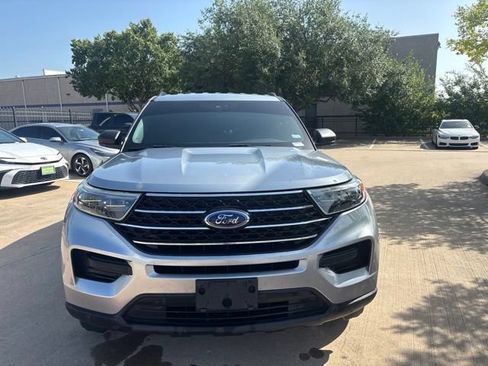 Used 2020 Ford Explorer XLT RWD image 2